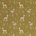 Zu sehen ist ein weicher Baumwolljersey-Stoff in hellem Grün mit  einem leuchtend roten Mohnblumen und süßen Rehkitzen, der durch seine elastische und glatte Oberfläche ideal für bequeme Kleidung und kreative Nähprojekte geeignet ist.