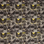 Zu sehen ist ein hochwertiger Baumwollstoff mit Batman-Motiv in typischen DC-Farben, der durch seine angenehme und langlebige Qualität ideal für kreative Nähprojekte wie Kissen, Taschen, Vorhänge und Dekoration geeignet ist.