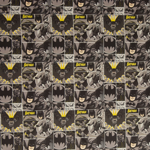Zu sehen ist ein hochwertiger Baumwollstoff mit Batman-Motiv in typischen DC-Farben, der durch seine angenehme und langlebige Qualität ideal für kreative Nähprojekte wie Kissen, Taschen, Vorhänge und Dekoration geeignet ist.