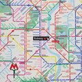 Zu sehen ist ein hochwertiger Baumwoll-Canvas-Stoff in cream mit einem allover Muster im Design einer farbenfrohen Subway-Karte bzw. eines Stadtplans, der durch seine feste und langlebige Qualität ideal für Dekoration und kreative Nähprojekte geeignet ist.