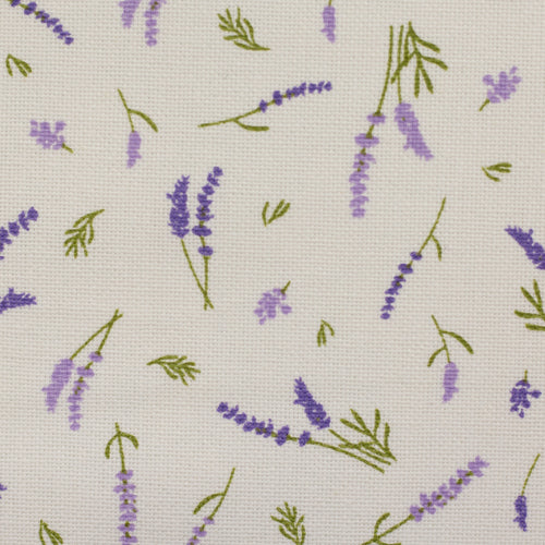 Zu sehen ist eine Nahaufnahme eines hochwertigen Deko-Baumwollstoffs in cream mit einem floralen Muster aus Lavendelblumen, der durch seine angenehme Haptik und stabile Webart ideal für kreative Näh- und Deko-Projekte geeignet ist.