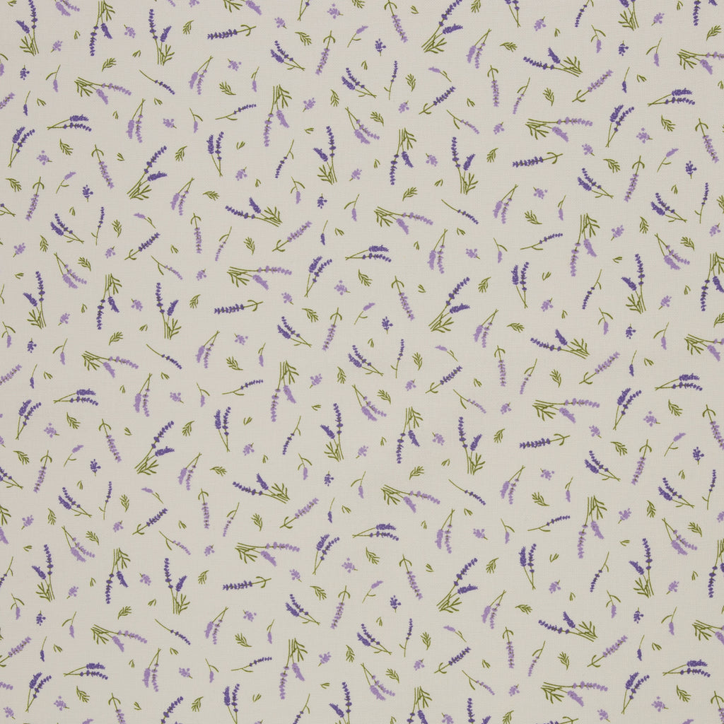 Zu sehen ist ein hochwertiger Deko-Baumwollstoff in cream mit einem floralen Muster aus Lavendelblumen, der durch seine angenehme Haptik und stabile Webart ideal für kreative Näh- und Deko-Projekte geeignet ist.