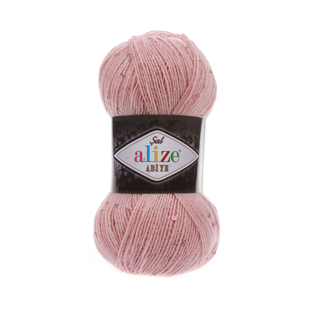 Zu sehen ist Alize Sal Abiye Wolle in einem zarten Puderrosa (Pudra) mit funkelndem Schimmer und Pailletten; ein leicht glitzerndes Garn mit Metallic‑Effekt, ideal für elegante Schals, Accessoires und besondere Handarbeitsprojekte.