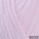 Plüschgarn in zartem Rosa – weicher Pastellton für liebevolle Strick- und Häkelideen, detailreiche Nahaufnahme der samtigen Garnstruktur