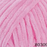 Plüschgarn in hellem Babyrosa – süßer, klassischer Pastellton für zarte Designs, detailreiche Nahaufnahme der samtigen Garnstruktur