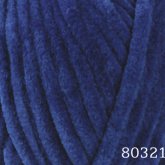 Plüschgarn in tiefem Nachtblau – eleganter, dunkler Blauton für edle und ruhige Designs, detailreiche Nahaufnahme der samtigen Garnstruktur