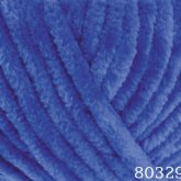 Plüschgarn in strahlendem Royalblau – kräftiger, klarer Blauton für ausdrucksstarke Designs, detailreiche Nahaufnahme der samtigen Garnstruktur