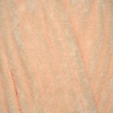 Plüschgarn in hellem Nude-Ton – dezenter, natürlicher Farbton für schlichte und harmonische Designs, detailreiche Nahaufnahme der samtigen Garnstruktur