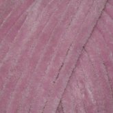 Plüschgarn in sanftem Mauve – edler Roséton mit leicht violettem Unterton, detailreiche Nahaufnahme der samtigen Garnstruktur