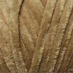 Plüschgarn in Taupe – eleganter Mischton aus Grau und Braun für moderne und ruhige Designs, detailreiche Nahaufnahme der samtigen Garnstruktur