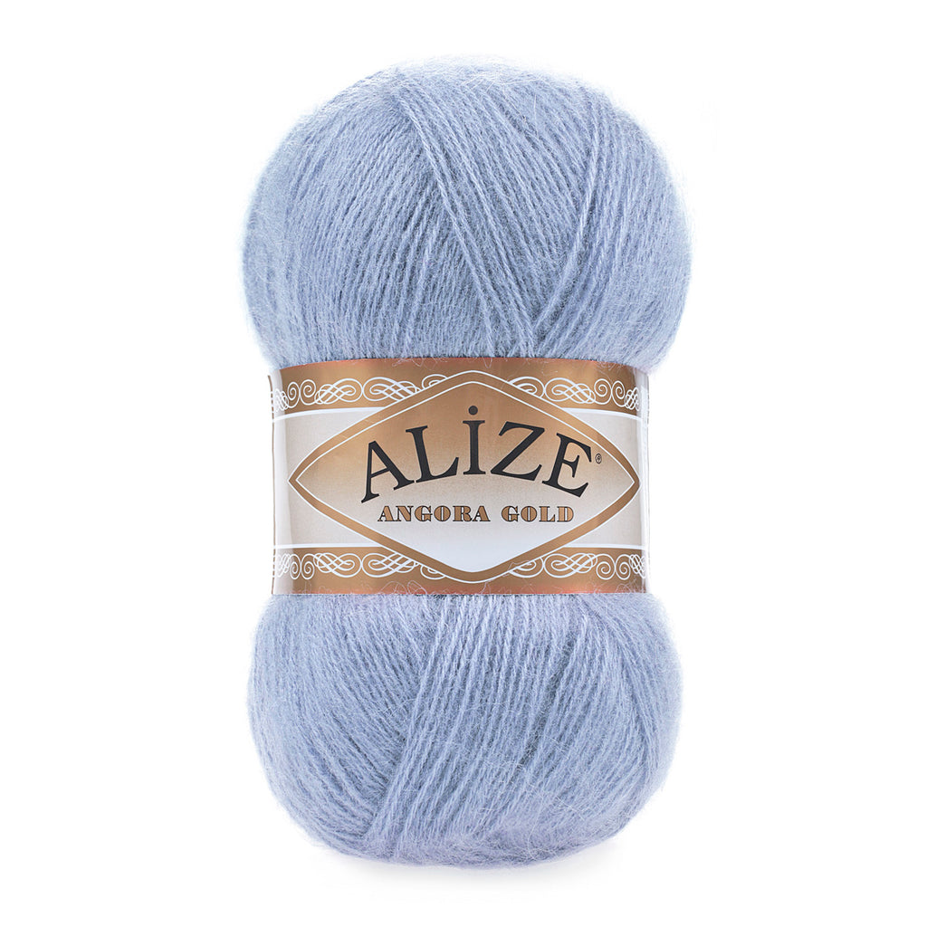 Zu sehen ist Alize Angora Gold Wolle in einem klaren Cyan‑/Hellblauton; weiches, leicht flauschiges Strickgarn, ideal für Pullover, Schals und kreative Handarbeitsprojekte.