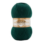 Zu sehen ist Alize Angora Gold Wolle in einem dunklen Grünton; weiches, leicht flauschiges Strickgarn, ideal für Pullover, Schals und kreative Handarbeitsprojekte.