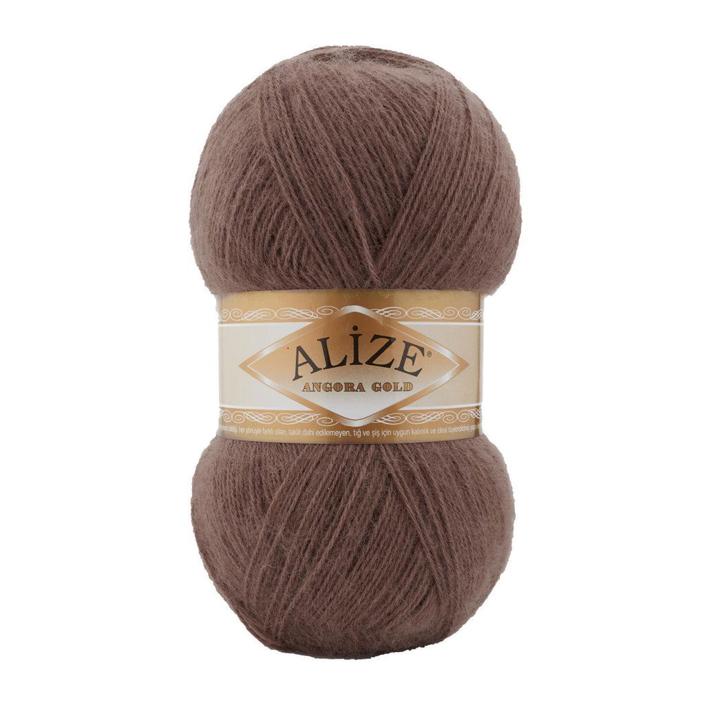 Zu sehen ist Alize Angora Gold Wolle in einem warmen Braunton; weiches, leicht flauschiges Strickgarn, ideal für Pullover, Schals und kreative Handarbeitsprojekte.
