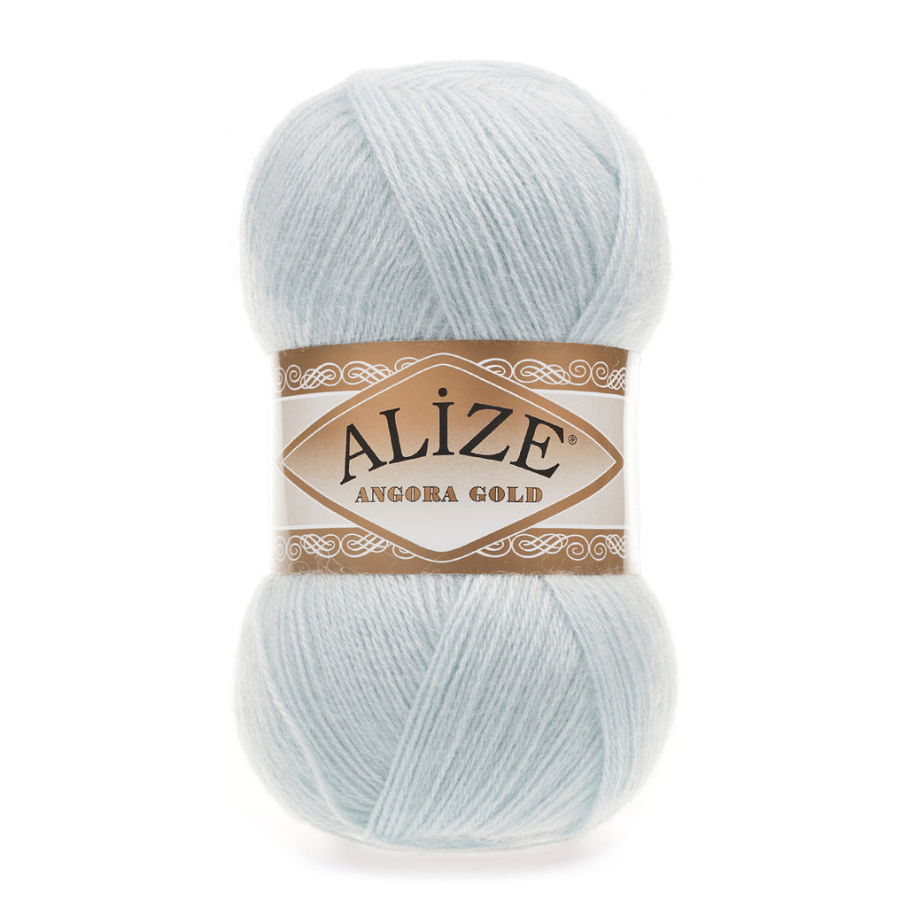 Zu sehen ist Alize Angora Gold Wolle in einem zarten eisblau; weiches, leicht flauschiges Strickgarn, ideal für Pullover, Schals und kreative Handarbeitsprojekte.