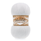 Zu sehen ist Alize Angora Gold Wolle in einem klaren Weißton; weiches, leicht flauschiges Strickgarn, ideal für Pullover, Schals und kreative Handarbeitsprojekte.