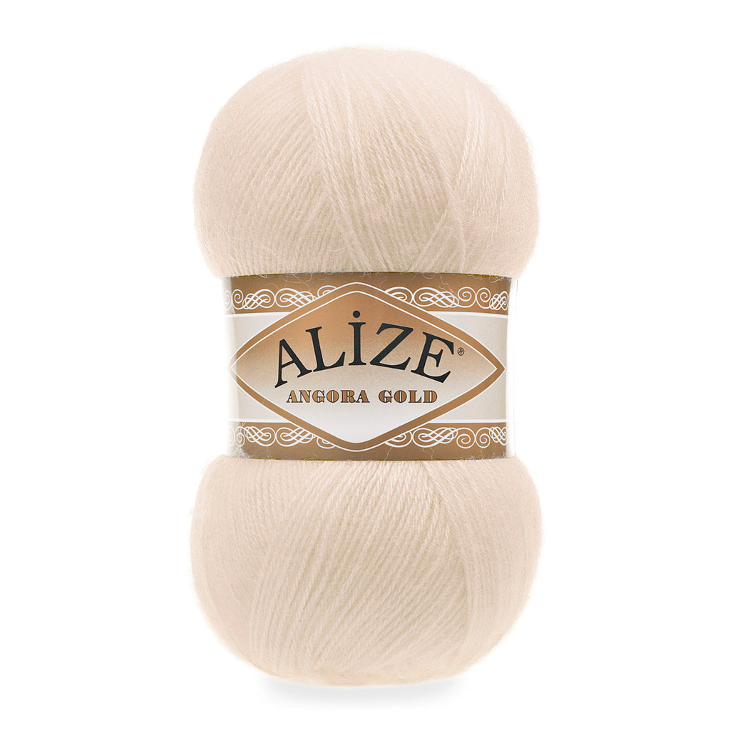 Zu sehen ist die Alize Angora Gold Wolle in einem warmen cremig‑goldenen Ton; weiches, leicht flauschiges Strickgarn, ideal für Pullover, Schals und kreative Handarbeitsprojekte.