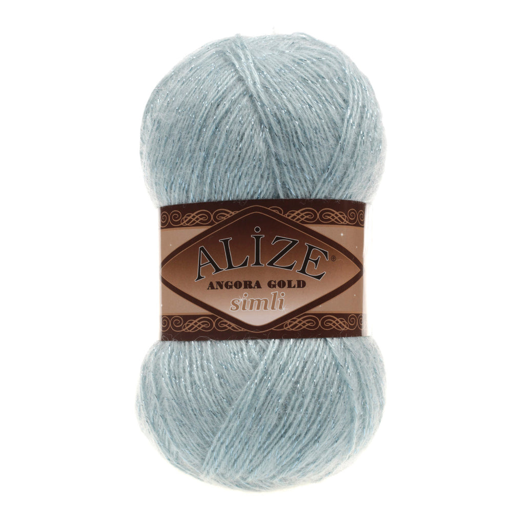 Zu sehen ist Alize Angora Gold Simli Wolle in einem hellen Aqua-Ton, weiches Strickgarn mit Glitzerfaden für Pullover und Schals.
