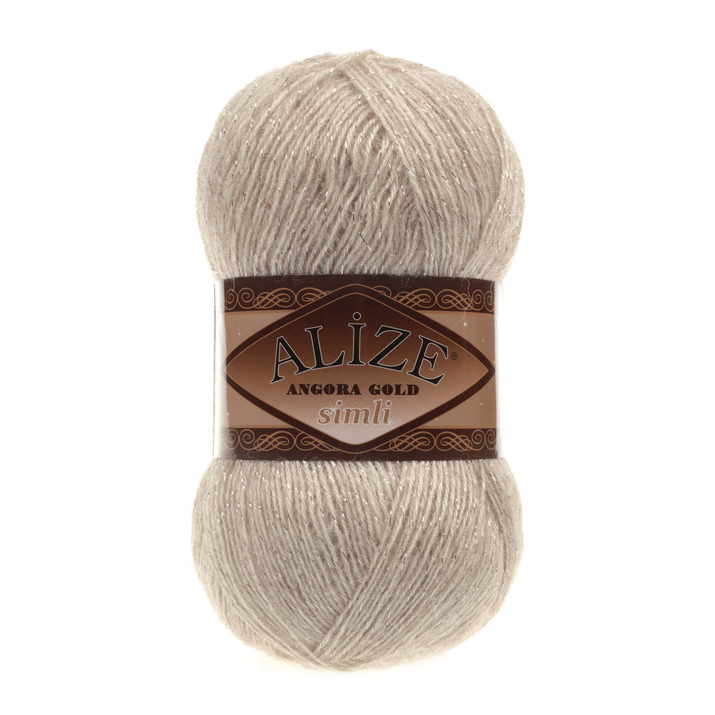 Zu sehen ist Alize Angora Gold Simli Wolle in einem warmen, beigefarbenen Melange‑Ton mit feinem, schimmerndem Glanz durch eingearbeitete metallische Fäden. Das weiche, flauschige Strickgarn eignet sich ideal für Pullover, Schals und vielseitige Handarbeitsprojekte.