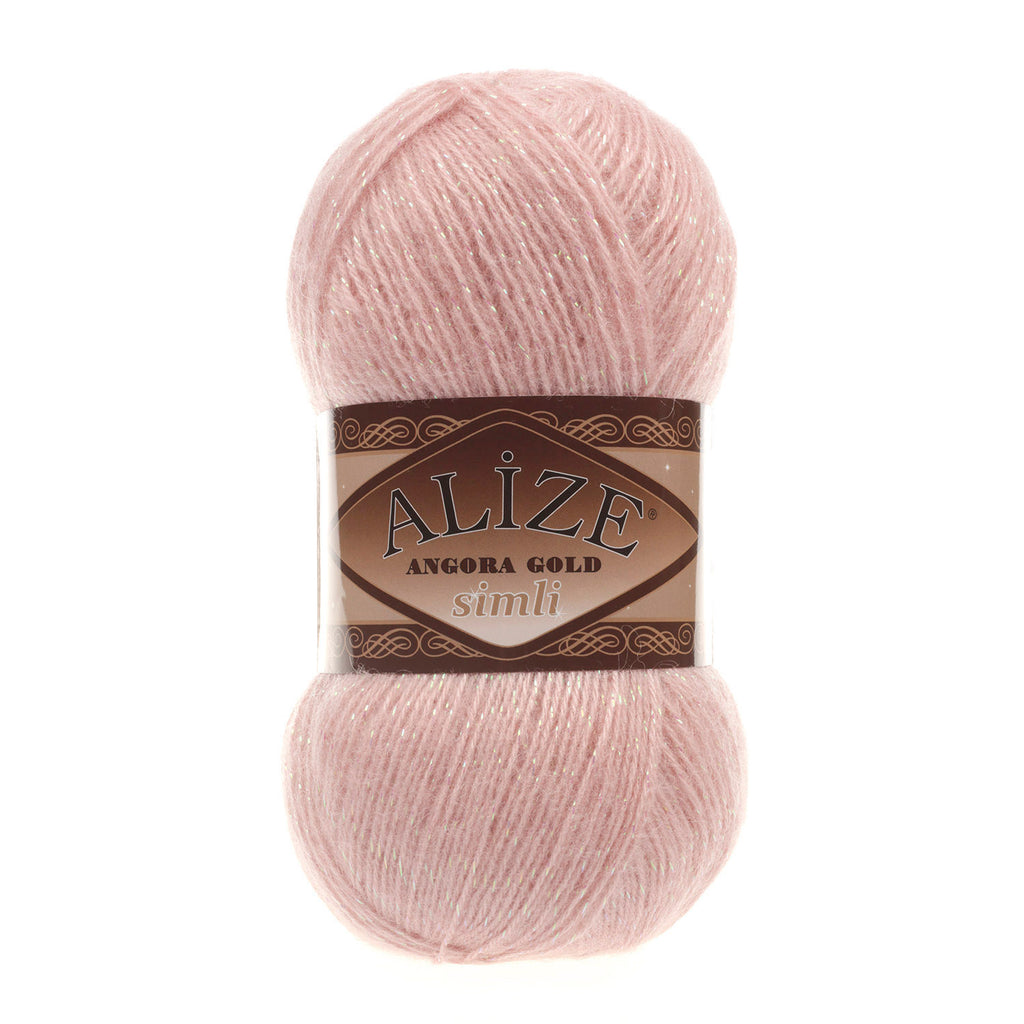Zu sehen ist Alize Angora Gold Simli Wolle in einem zarten Puderton (Rosé), weiches Strickgarn mit Glitzerfaden für Pullover und Schals.