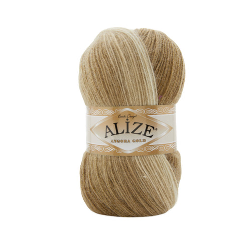 Zu sehen ist Alize Angora Gold Batik Wolle mit harmonischem Farbverlauf in warmen Braun‑ und Beigetönen; weiches, leicht flauschiges Strickgarn, ideal für Pullover, Schals und kreative Handarbeitsprojekte.