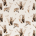 Zu sehen ist weißer Baumwolljersey mit Fuchs- und Waldmotiven, elastisch und ideal für Kinderkleidung und DIY-Nähprojekte.