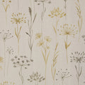 Zu sehen ist ein hochwertiger Deko-Baumwollstoff in cream mit einem detailreichen, farbenfrohen Blumenmuster, der durch seine angenehme Haptik und stabile Webart ideal für kreative Näh- und Deko-Projekte geeignet ist.