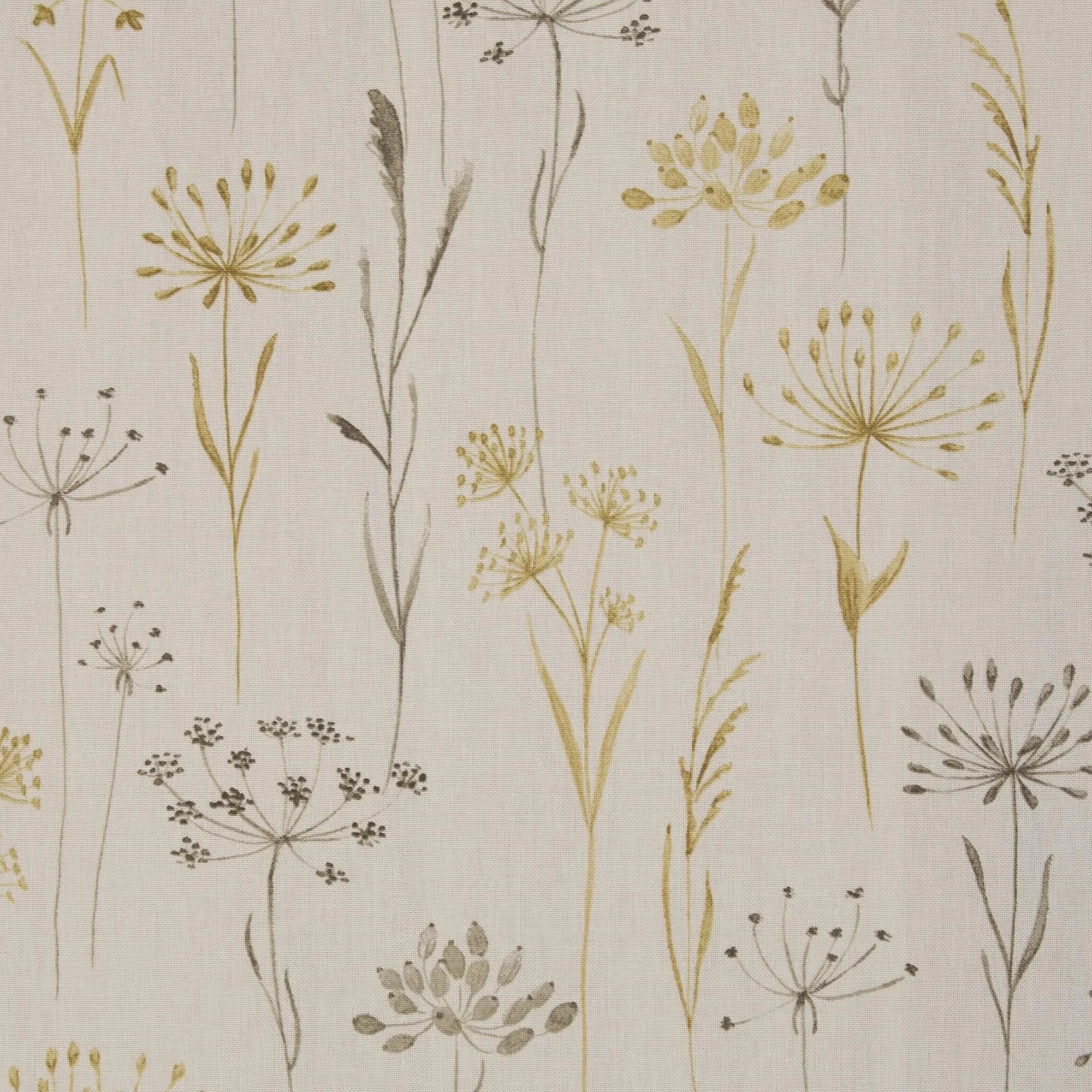 Zu sehen ist ein hochwertiger Deko-Baumwollstoff in cream mit einem detailreichen, farbenfrohen Blumenmuster, der durch seine angenehme Haptik und stabile Webart ideal für kreative Näh- und Deko-Projekte geeignet ist.